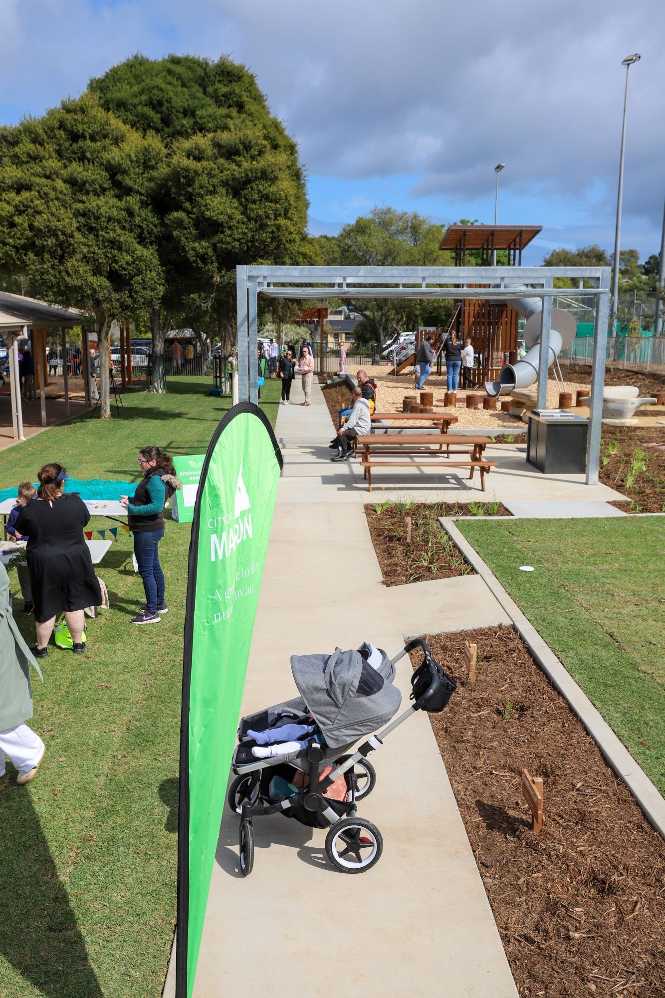 Hessing Crescent Reserve O Pening Trott Park Community Centre 050