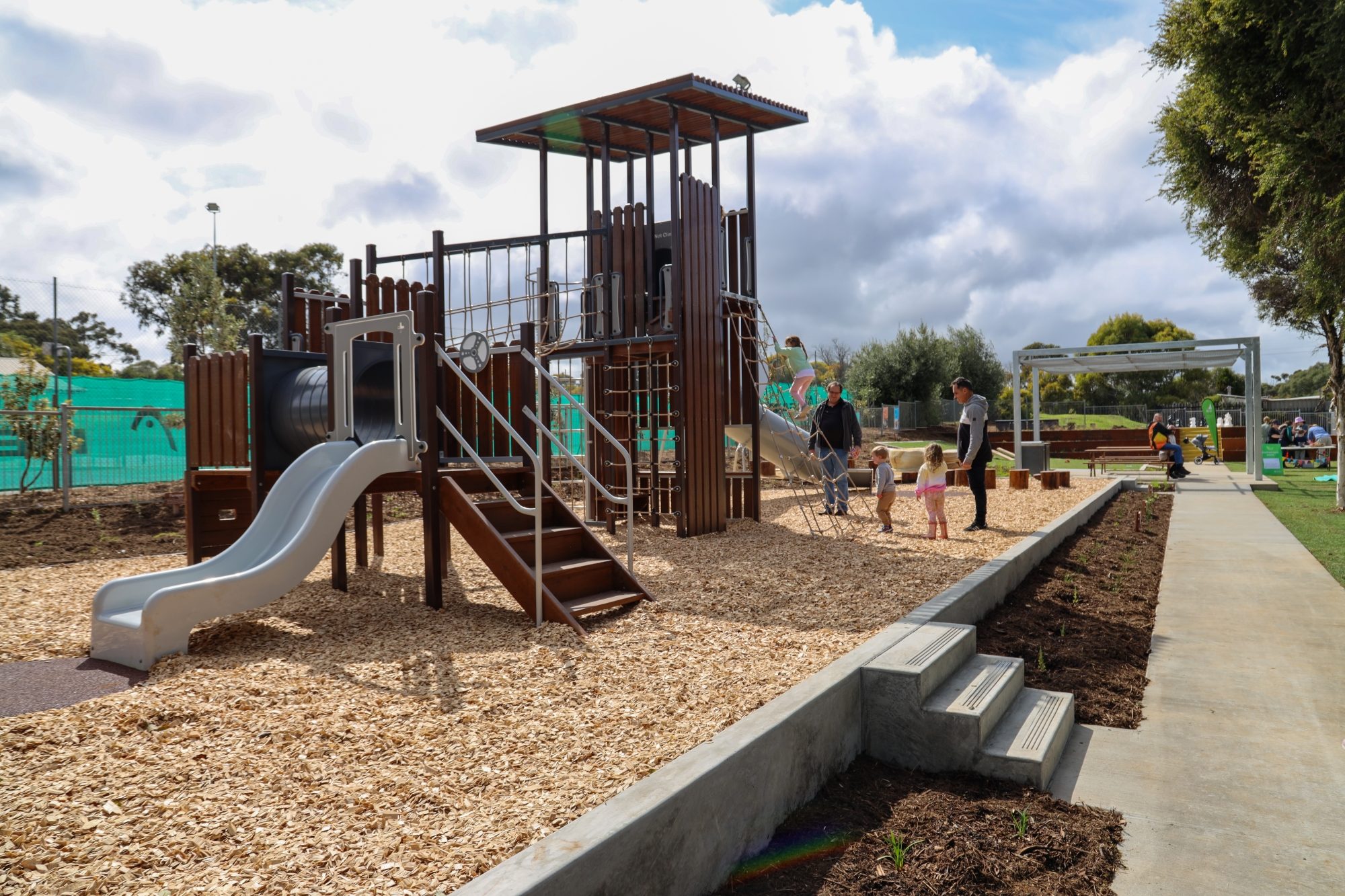 Hessing Crescent Reserve O Pening Trott Park Community Centre 082