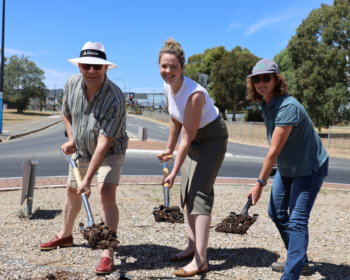 Mayor of Marion Kris Hanna, Nadia Clancy MP and Green Adelaide's Tammy Partridge