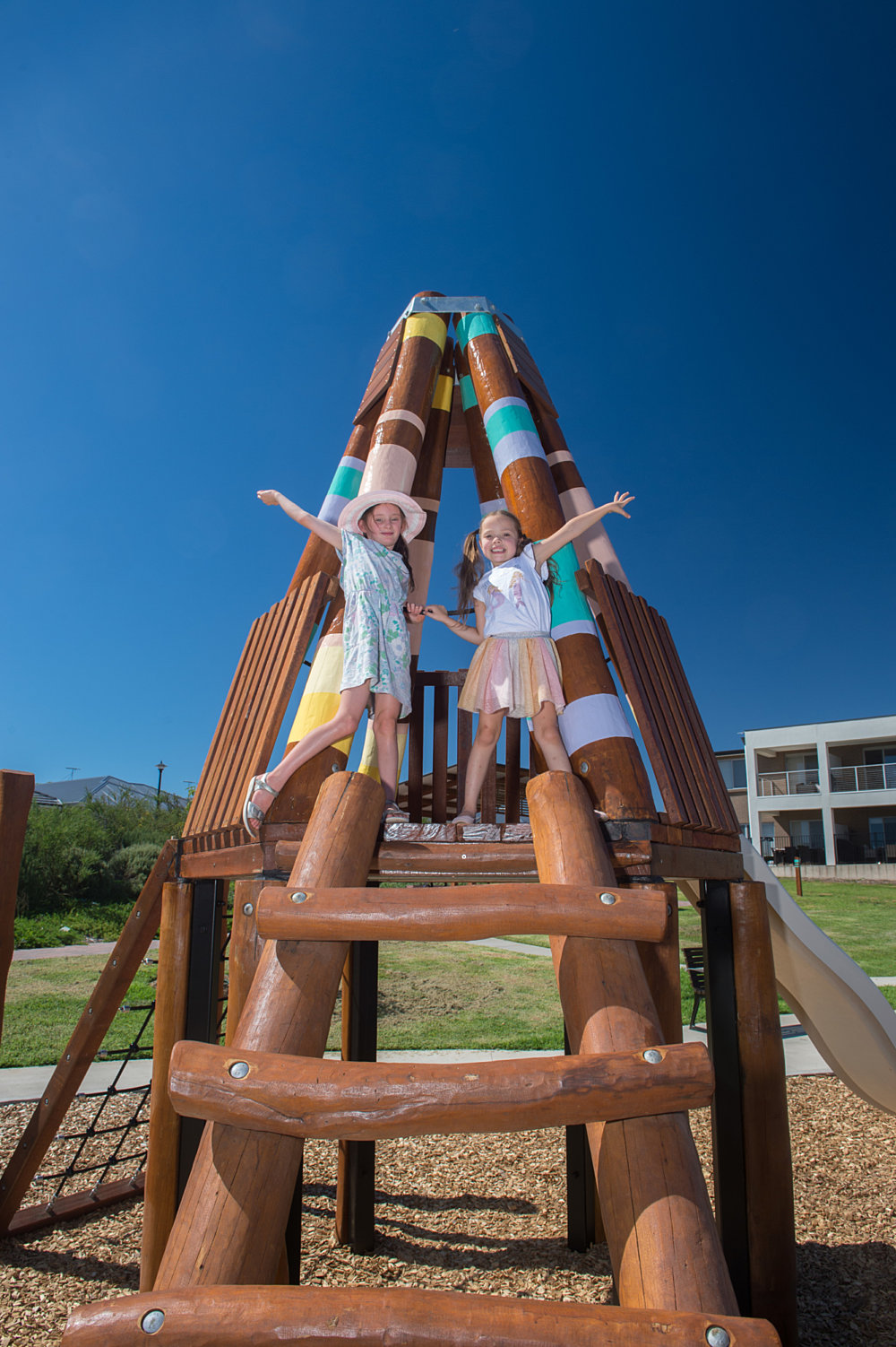 CITY LIMITS CHLOE AND ISABELLA20140203 0016