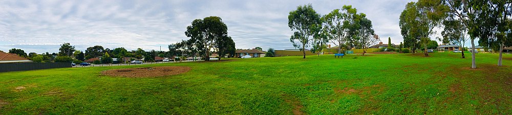 Strutt Court Reserve Panorama 1