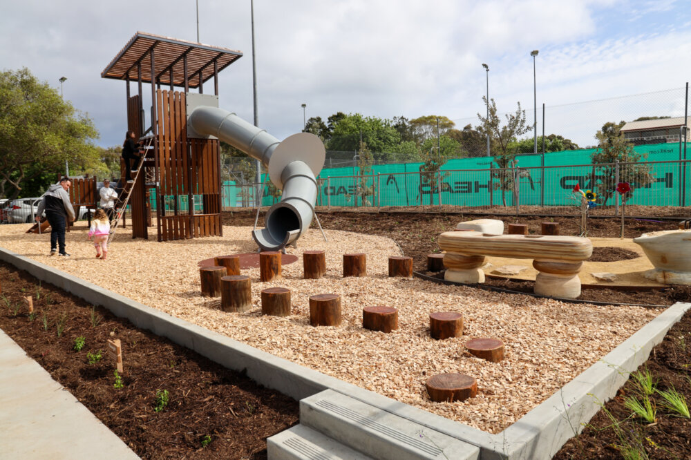 Hessing Crescent Reserve O Pening Trott Park Community Centre 074