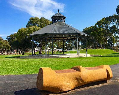 Oaklands Reserve Oaklands Recreation Plaza Rotunda Space Log Seat 1