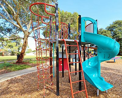 Willoughby Avenue Reserve Playground Multistation 4