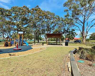 Mckellar Terrace Reserve Playground Balance Plank 3
