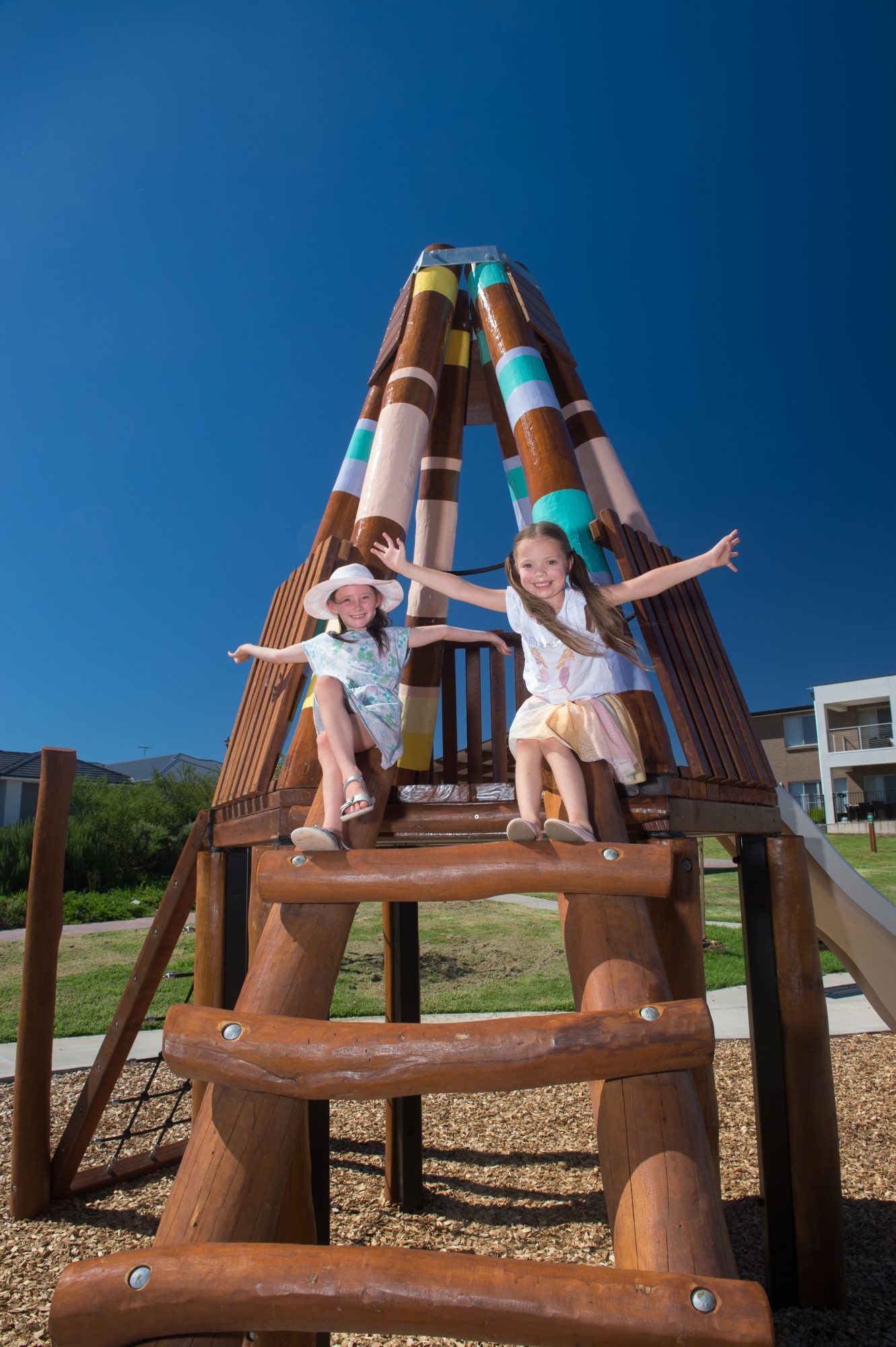 CITY LIMITS CHLOE AND ISABELLA20140203 0023