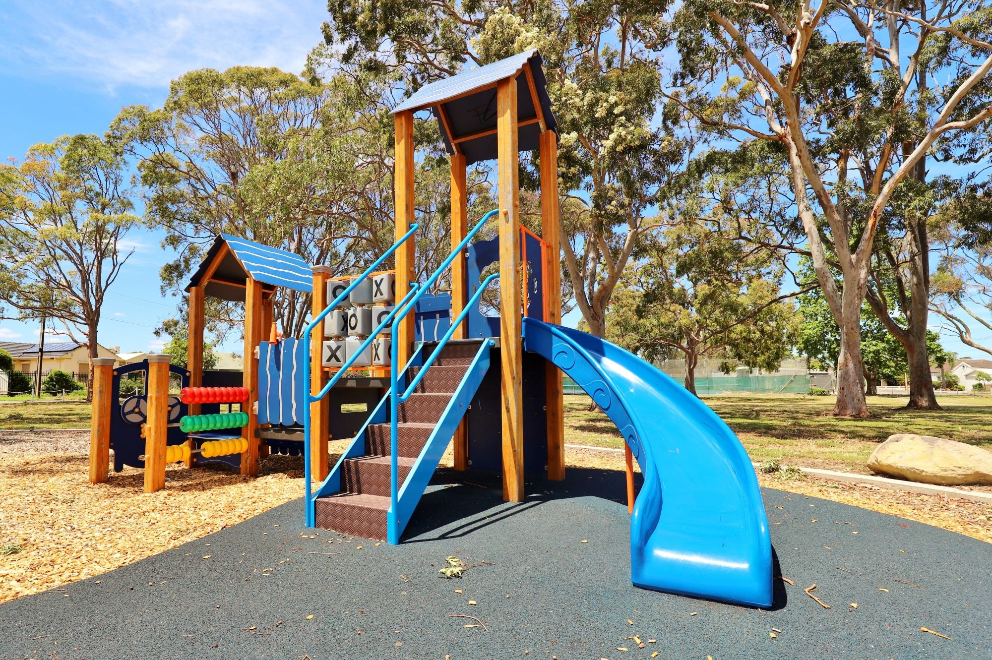 Mckellar Terrace Reserve Playground Multistation 6