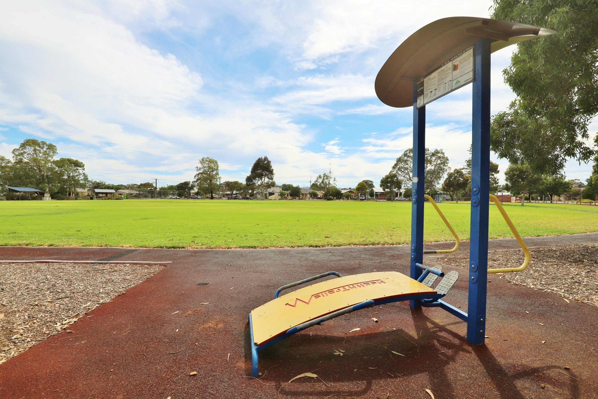 Scarborough Terrace Reserve 20190107 Fitness Equipment Station 3 Sit Up Vertical Push Up Station 1