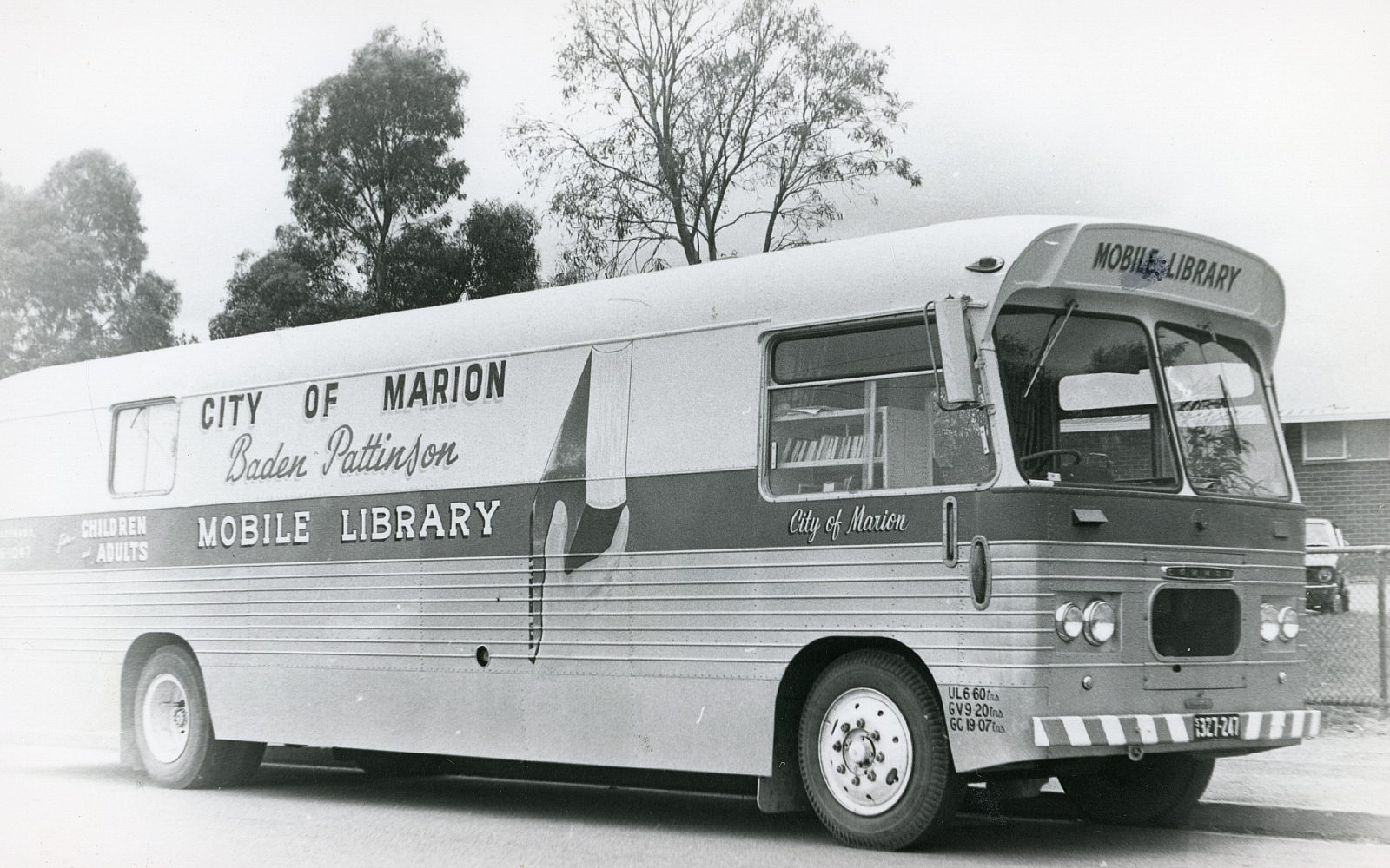 Mobile Bus 1976