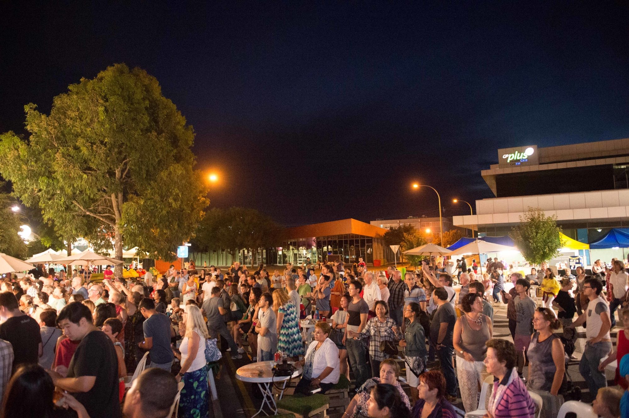 Photo twighlight crowd MC17